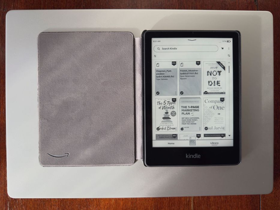 Amazon Kindle Paperwhite (11th Generation) + case