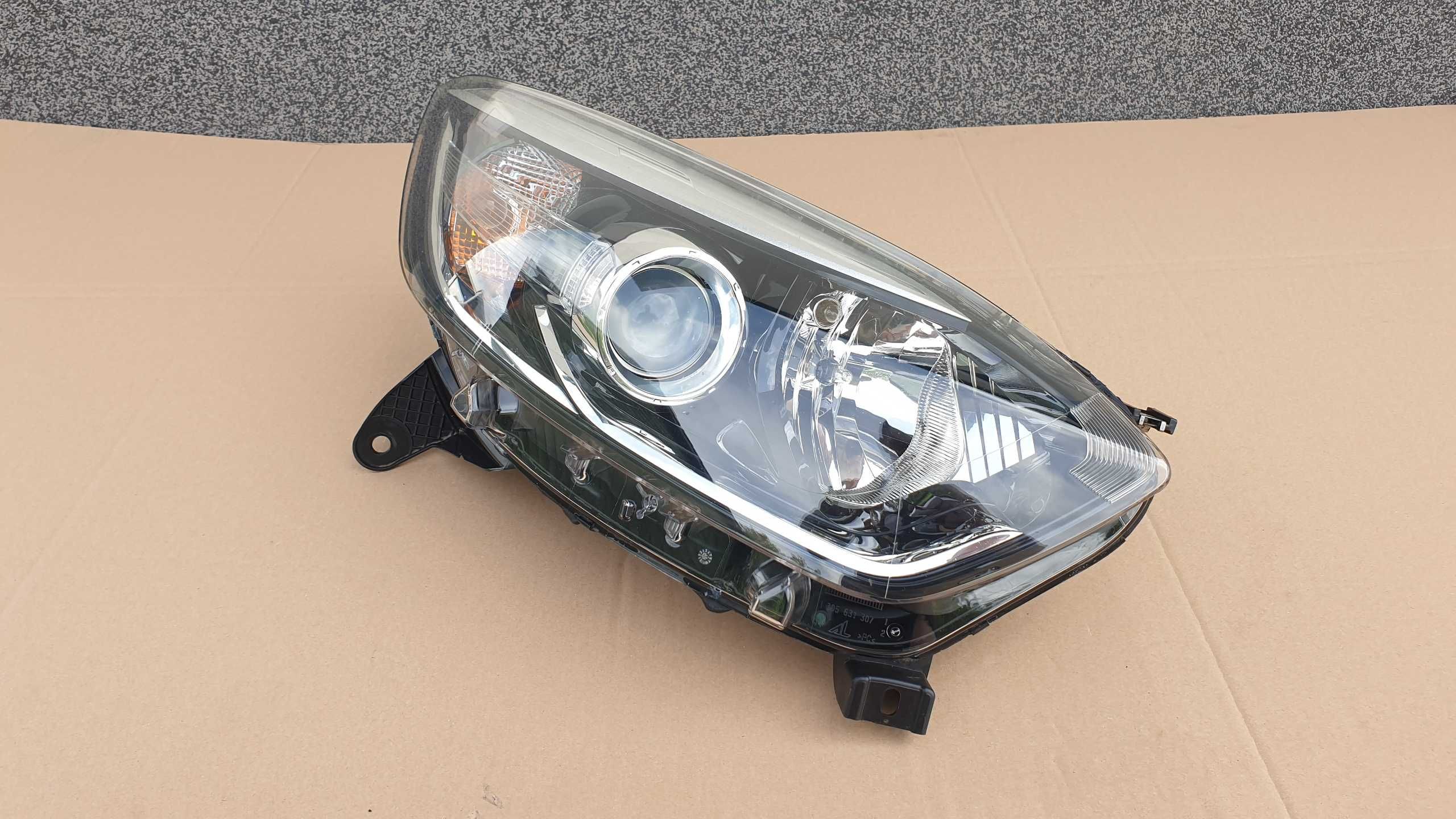 Renault Captur 1 I 2013-17 prawa lampa przód przednia UK