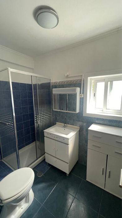 Vendo moveis e loica de casa de banho comoleta