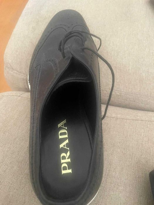 Sapatos Prada derby 2EG015 na cor couro preto