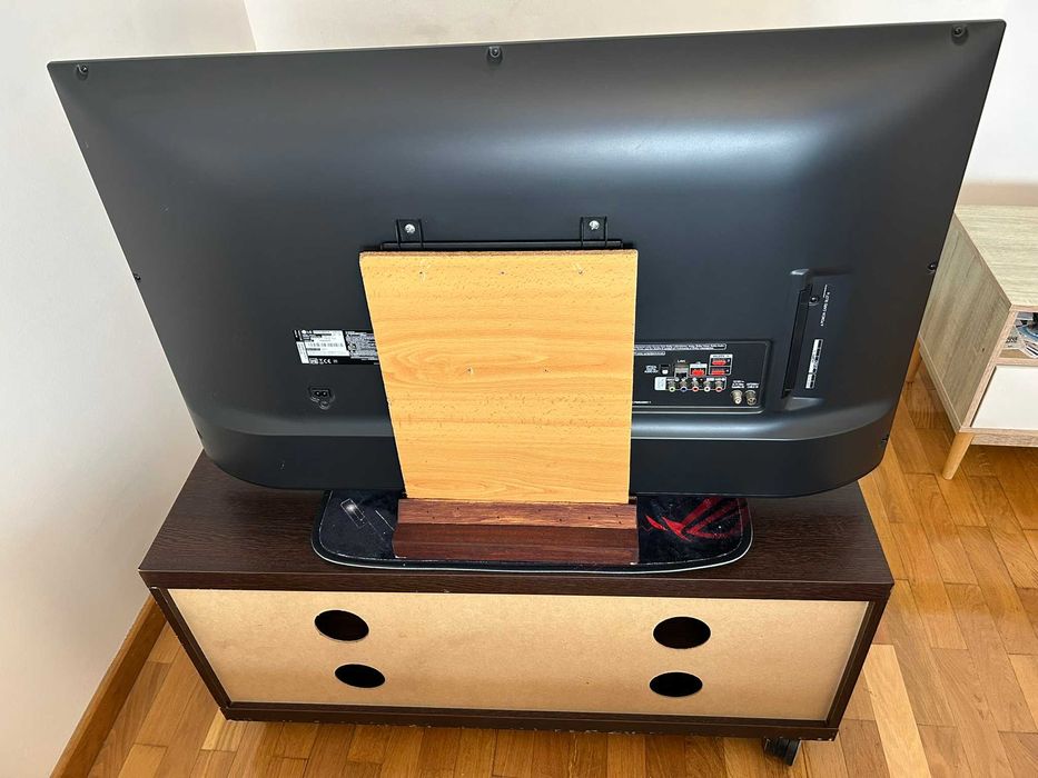 TV 43" LG ULTRA HD 4K + Suporte de Parede (USADA - COMO NOVA)