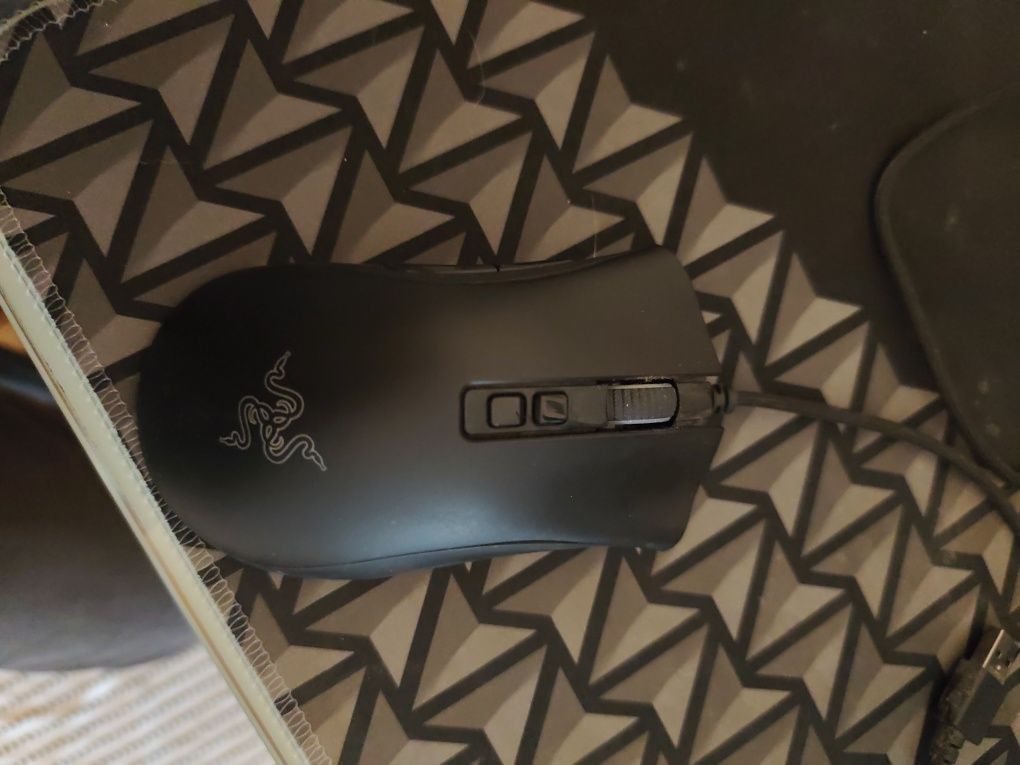 Rato Razer deathadder v2
