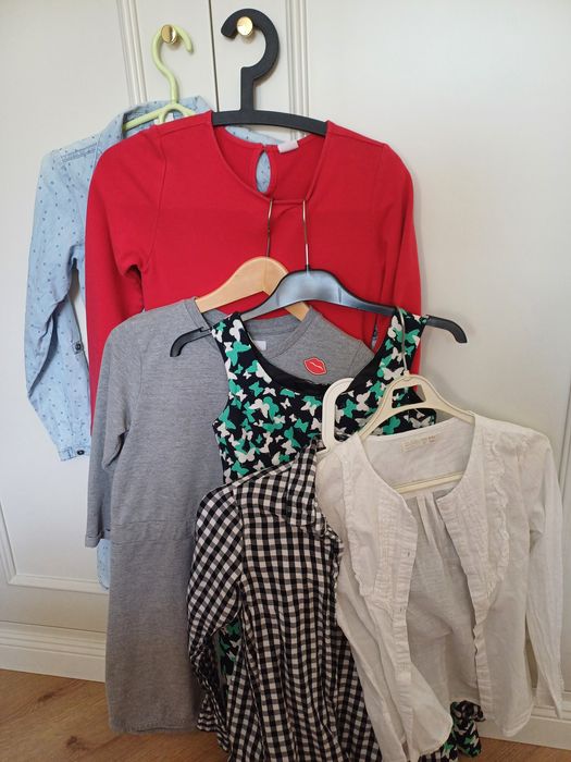 Zestaw sukienek i 2 bluzki dla dziewczynki rozmiar 140-146