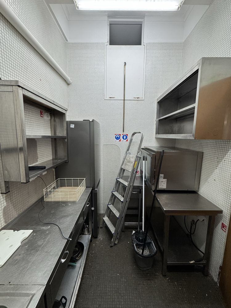 Espaço comercial equipado - café, restaurante, snack bar- Monte Abraão