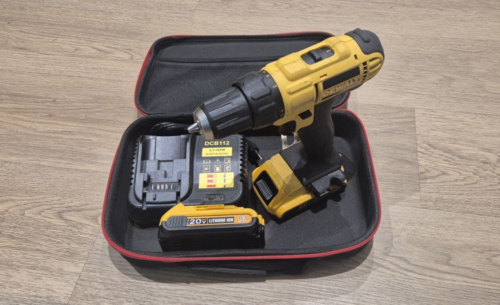 Шуруповерт Dewalt DCD 771