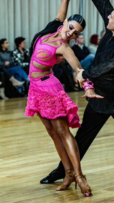 Sukienka zdobiona do tańców latynoamerykańskich LA neonowy różowy XS