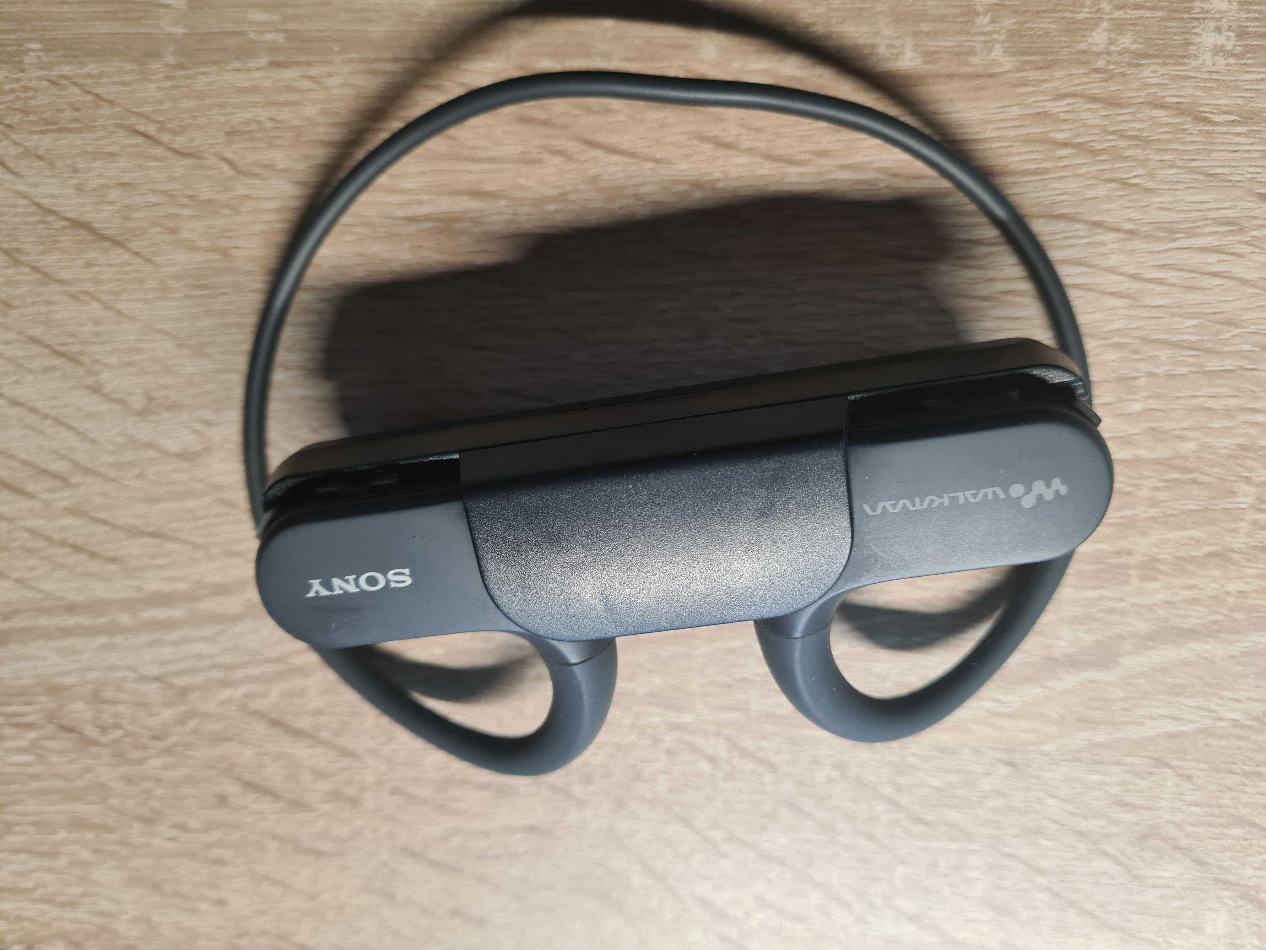 Sportowy odtwarzacz Sony Walkman NW-WS413 słuchawki