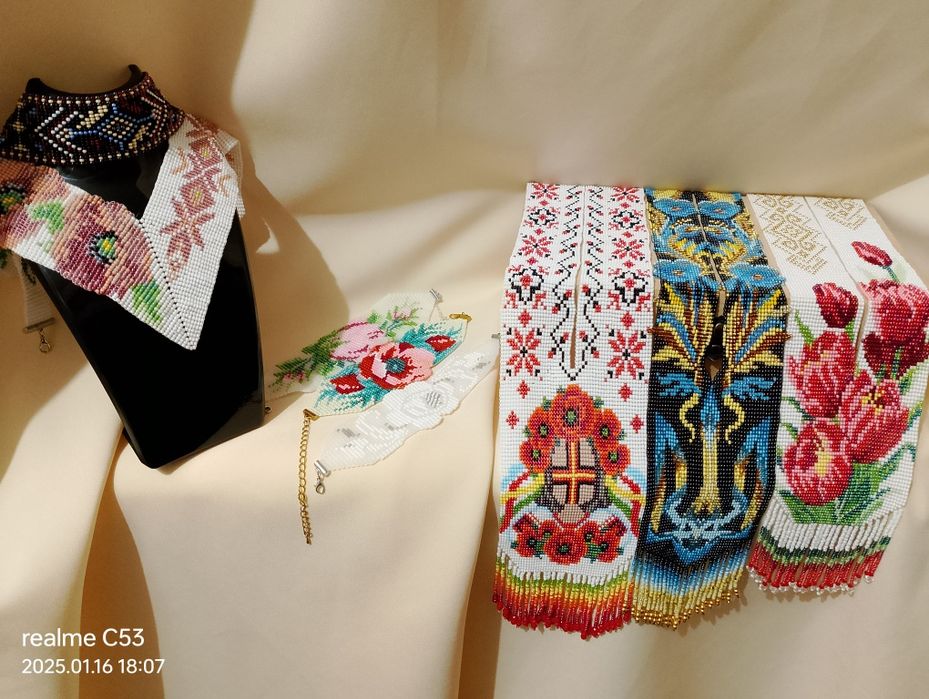 Вироби з бісеру великий вибір