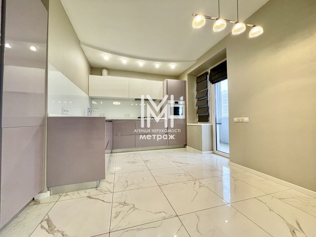 Продам большую 3к квартиру метро Заводская