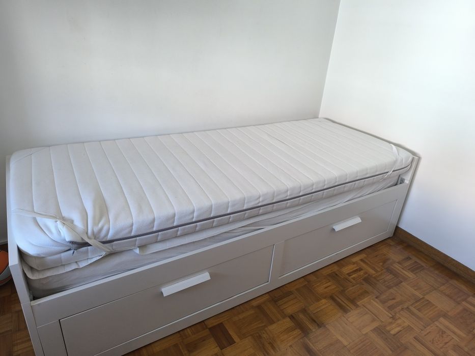 IKEA BRIMNES Cama individual/dupla com 2 gavetas e 2 colchões