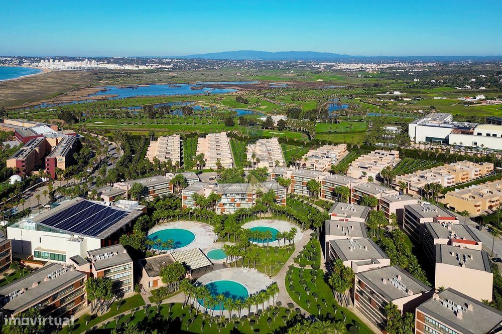 Moradia T4 Moderna em Condomínio Privado com Segurança 24h - Salgados