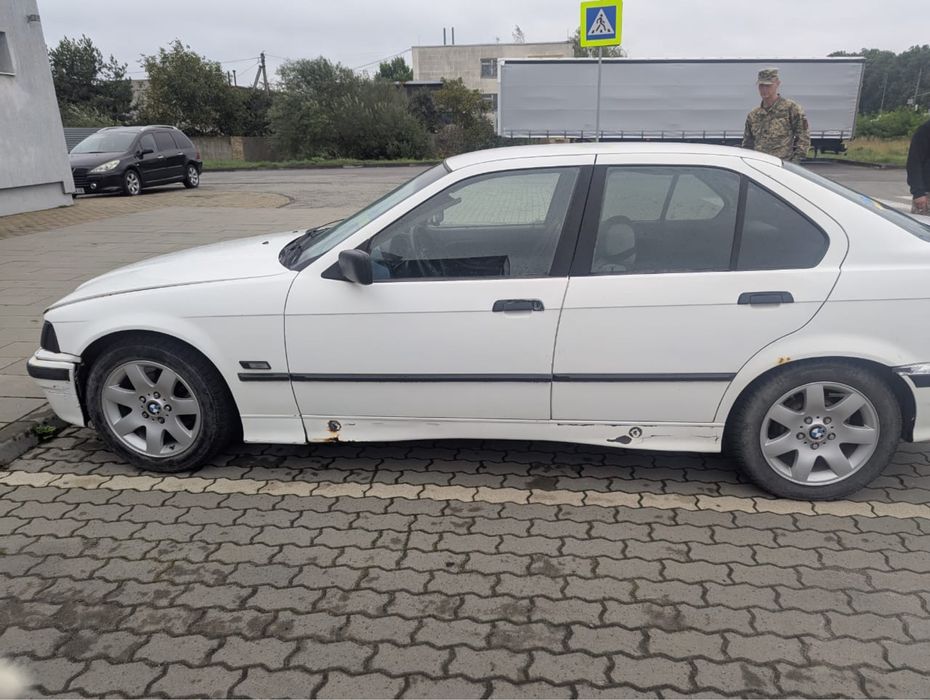 BMW 316 i , 1,6 газ/бензин