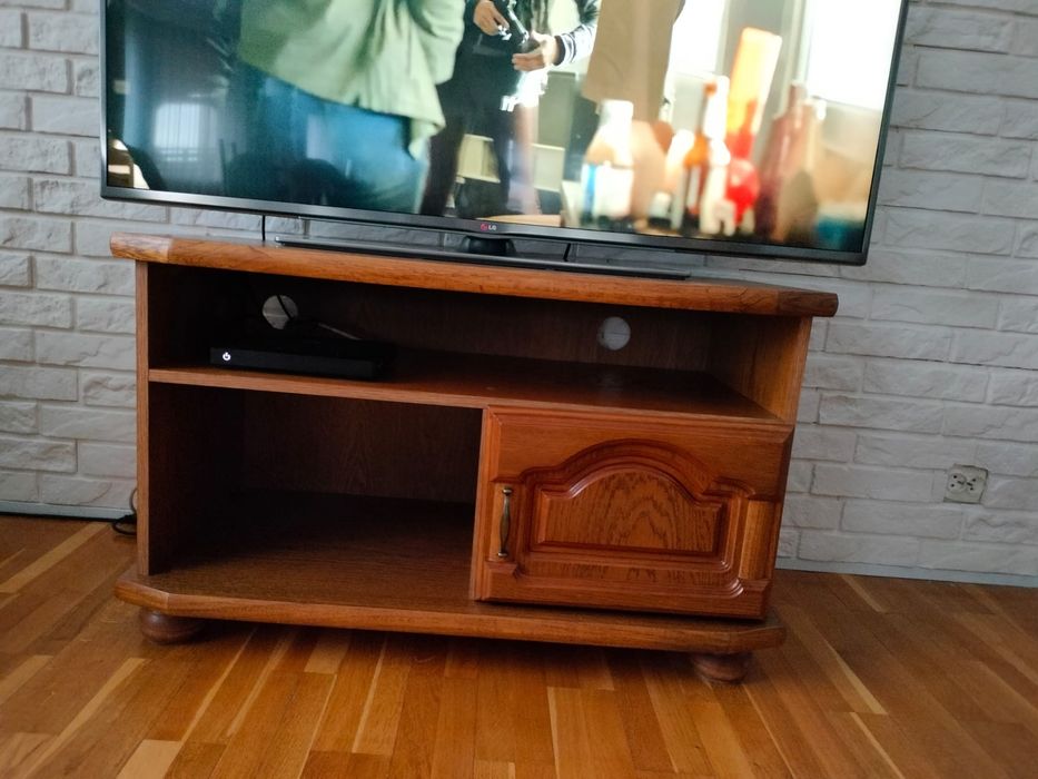 Drewniana szafka RTV