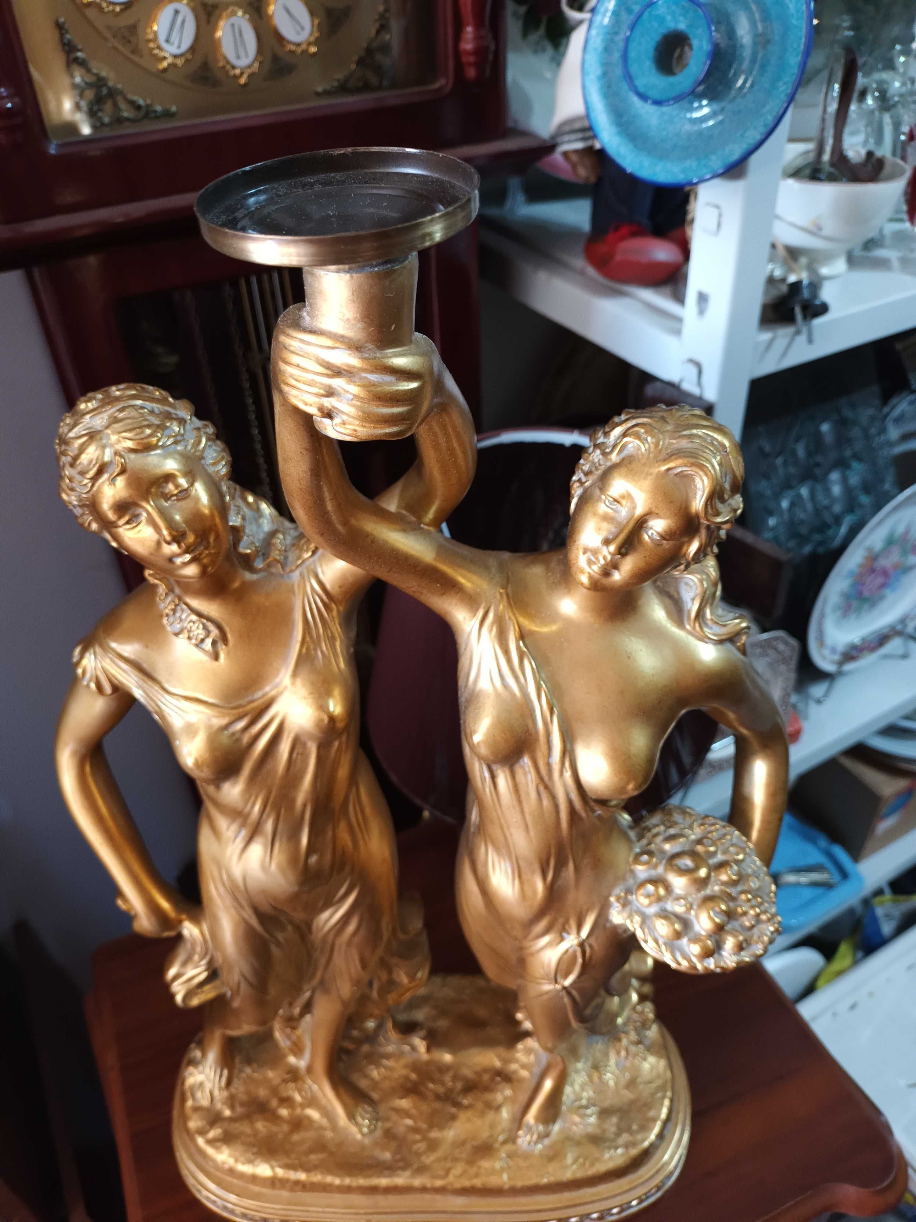 Escultura em dourado castiçal