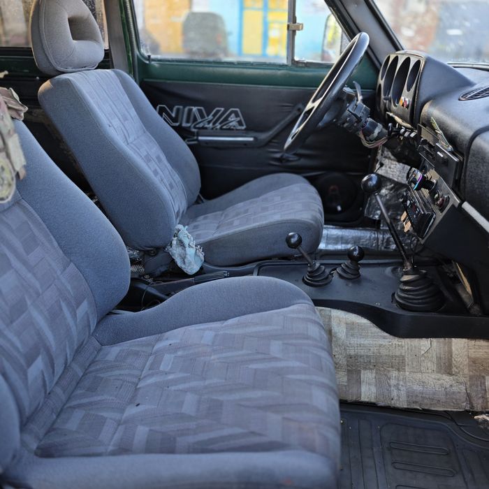 Продаю Ваз 2121 в хорошем состоянии покрашена в Раптор