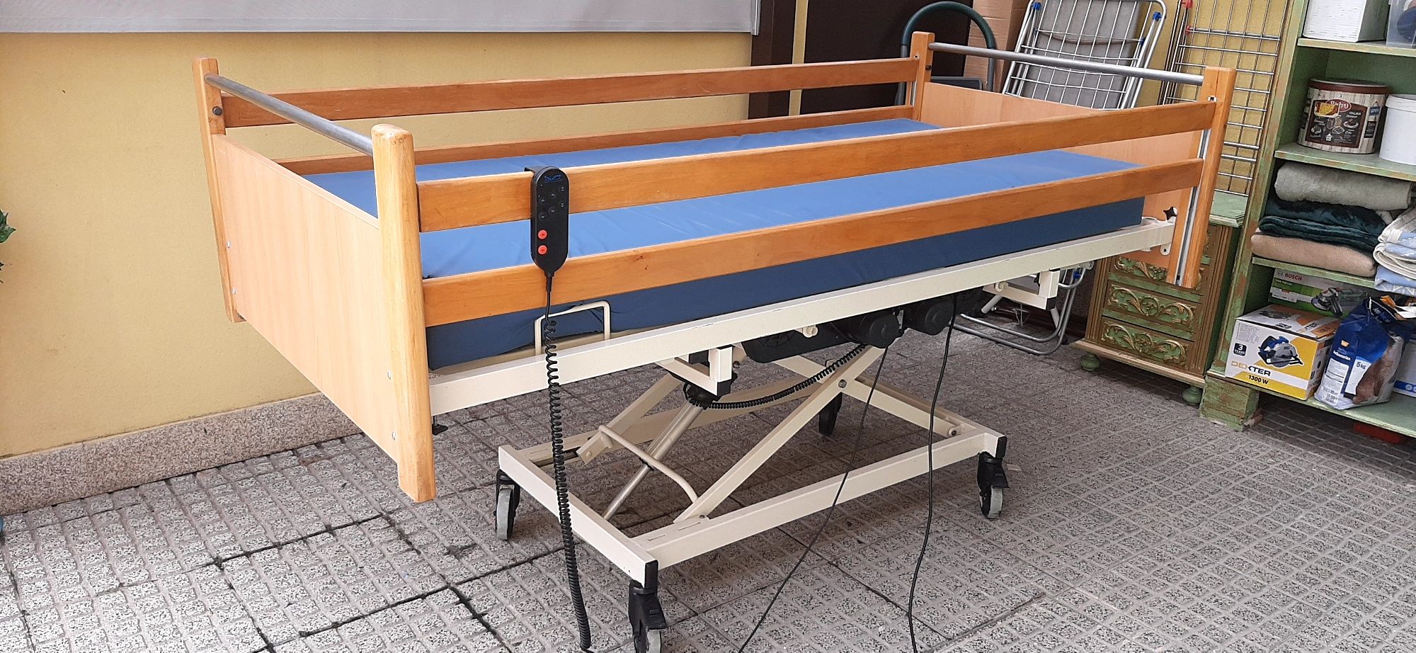Cama articulada elétrica e elevatória hospitalar