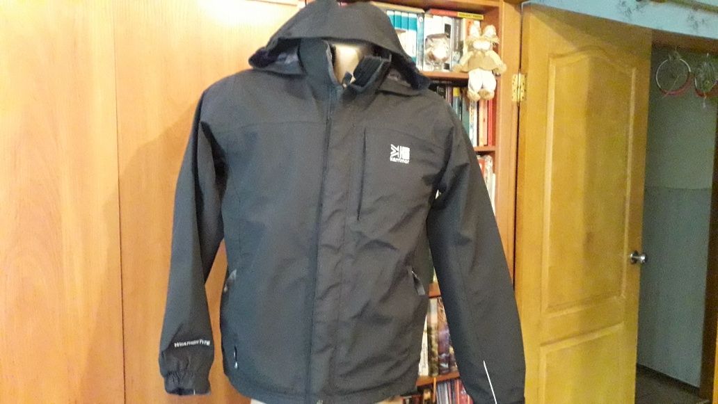 Продам дитячу вітровку Karrimor на 11-12р.