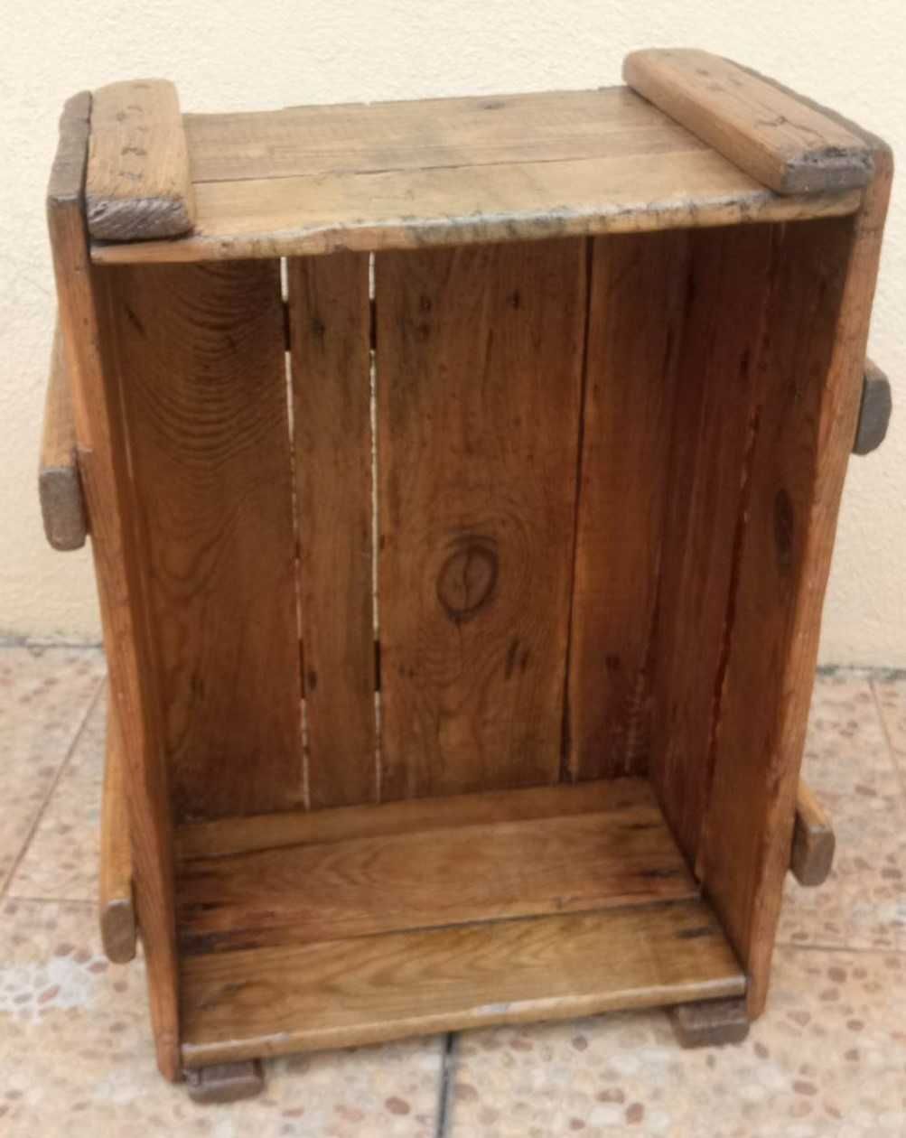 Antiga caixa em madeira de indústria - anos 60/70
