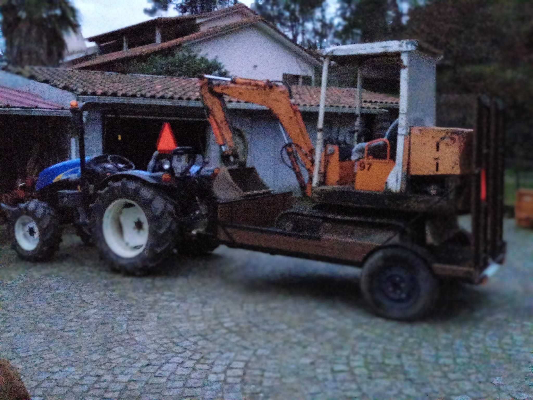 Reboque porta Máquinas em bom estado.