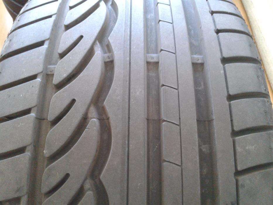 Pneu Dunlop SP Sport 01 245/40 R17/manete tampa válvulas pneu Mercedes