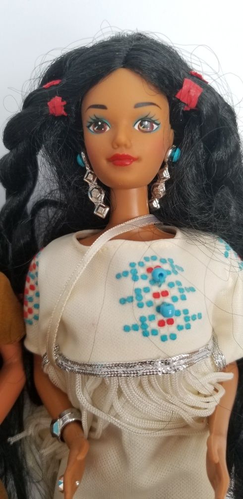 zestaw 3 lalek Barbie dotw ( Native American )