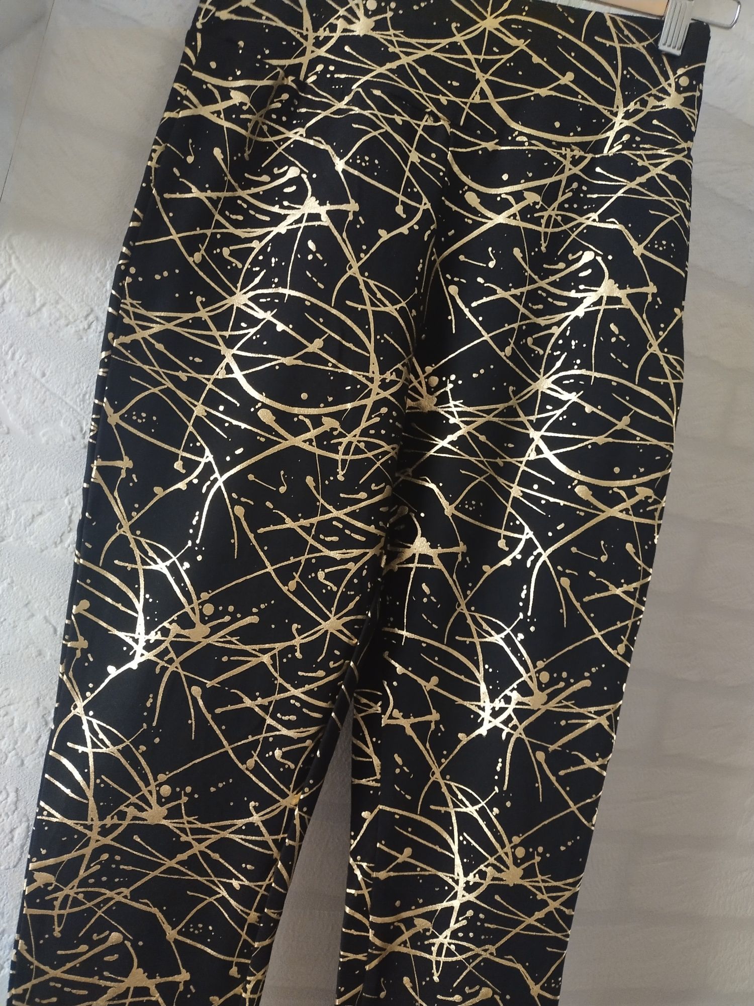 Nowe legginsy damskie ze złotym wzorem XS S