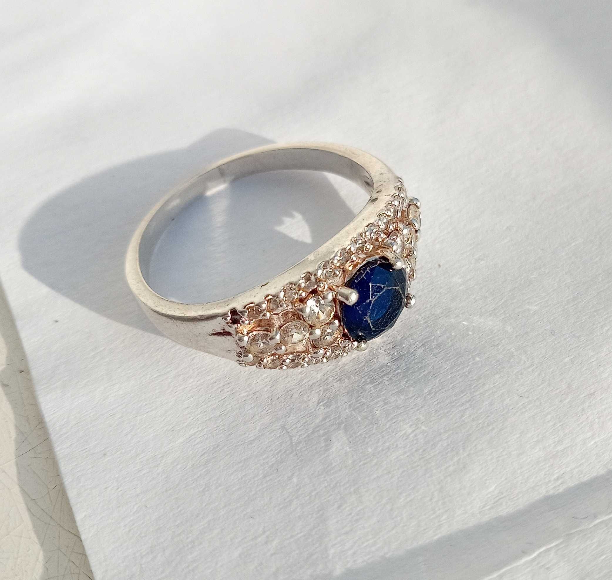 Кольцо з синім камінцем, срібло 925 , 3,60 г. Розмір 18