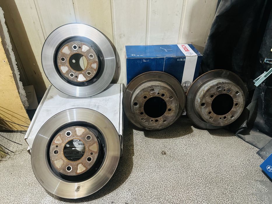 Тормозные диски Mitsubishi Outlander 1-го поколения