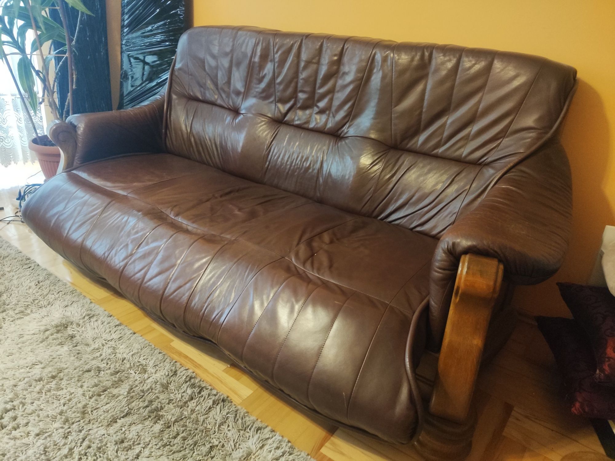 Komplet rozkładana kanapa dwa fotele. Drewno + skóra.