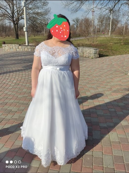Весільна сукня. 54 розмір