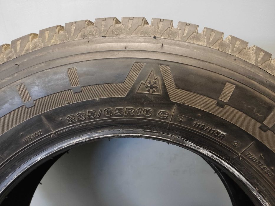 1x235/65R16C Bridgestone Blizzak W810, 115/113R, 2024 rok, Jak Nowa