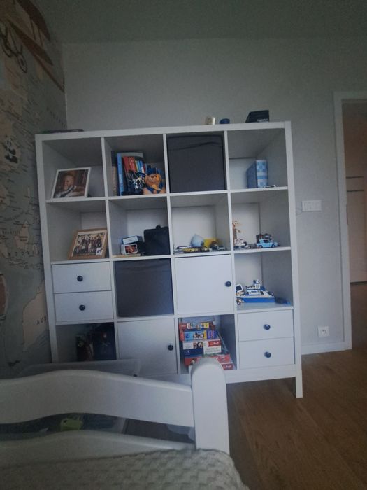 Regał Kallax 4x4 ikea razem z rama nośna pod regał