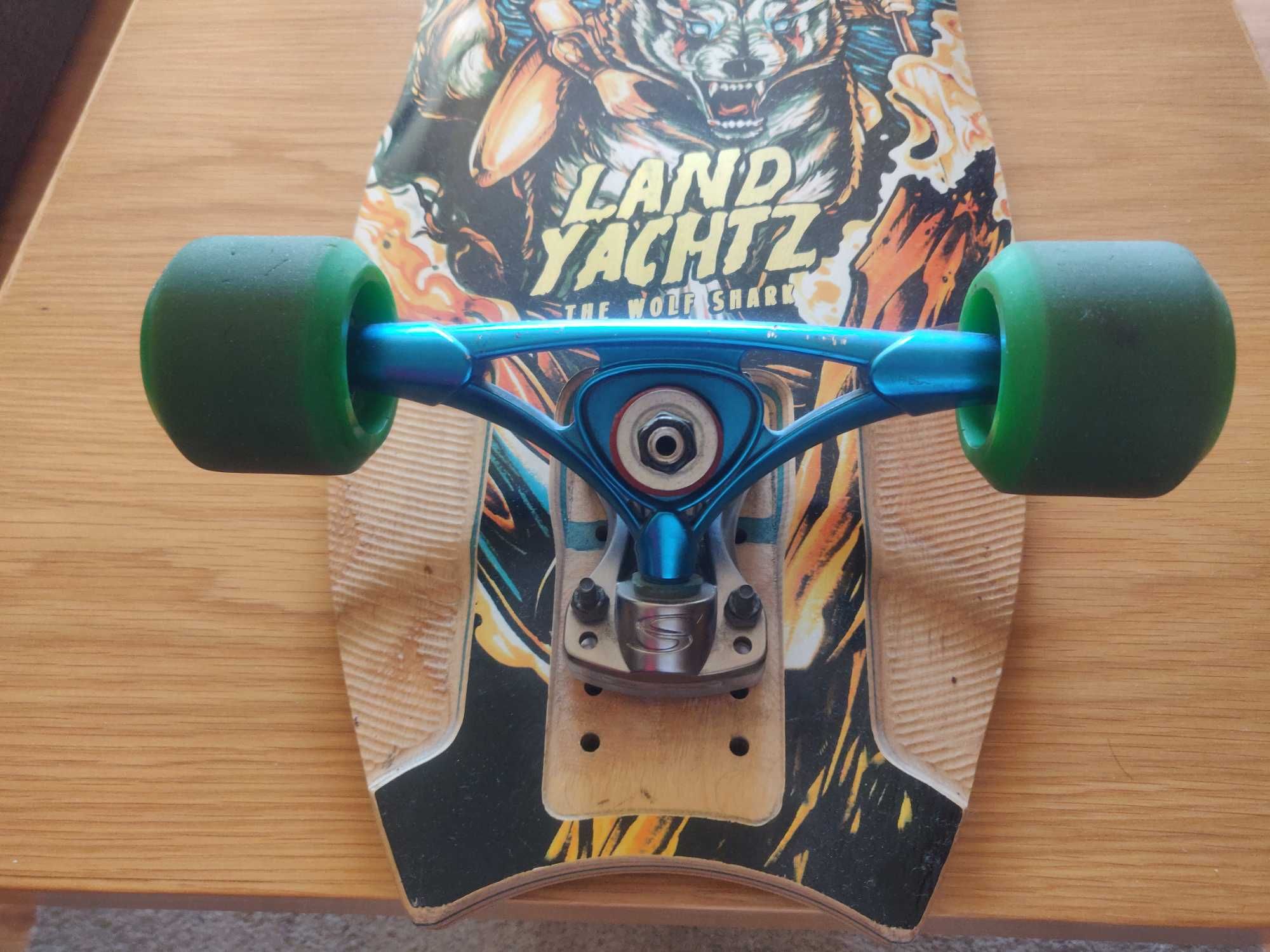 Skate longboard Landyachtz downhill