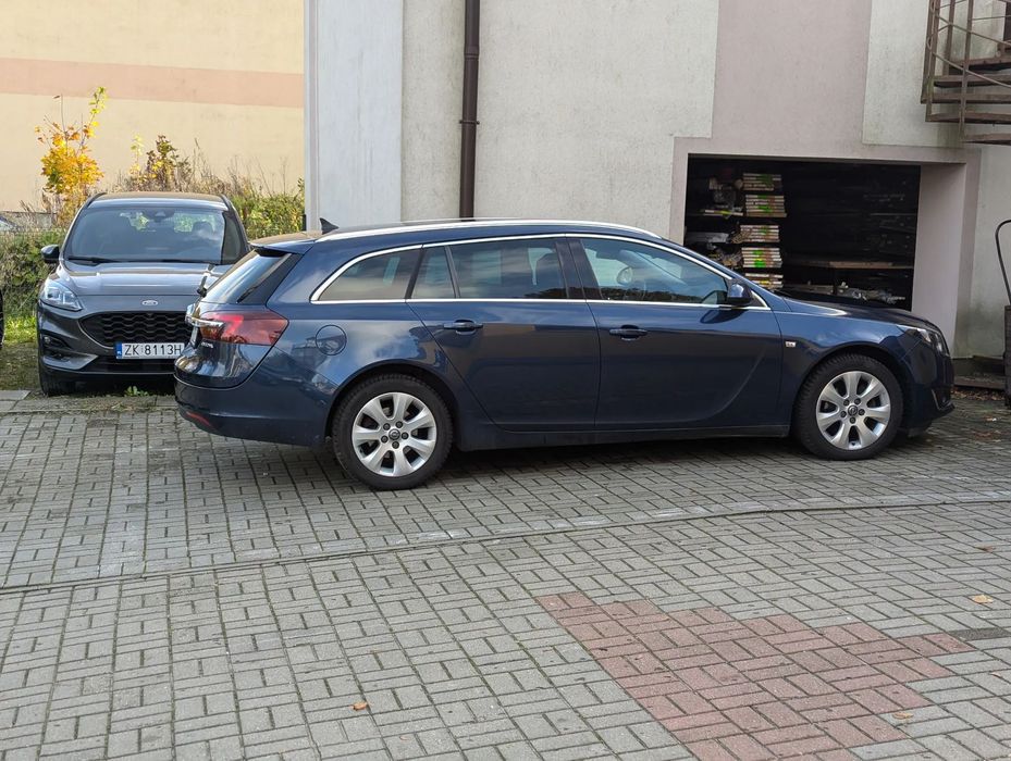 Opel Insignia Benzyna, nowe opony, virtualne zegary, niezły stan.