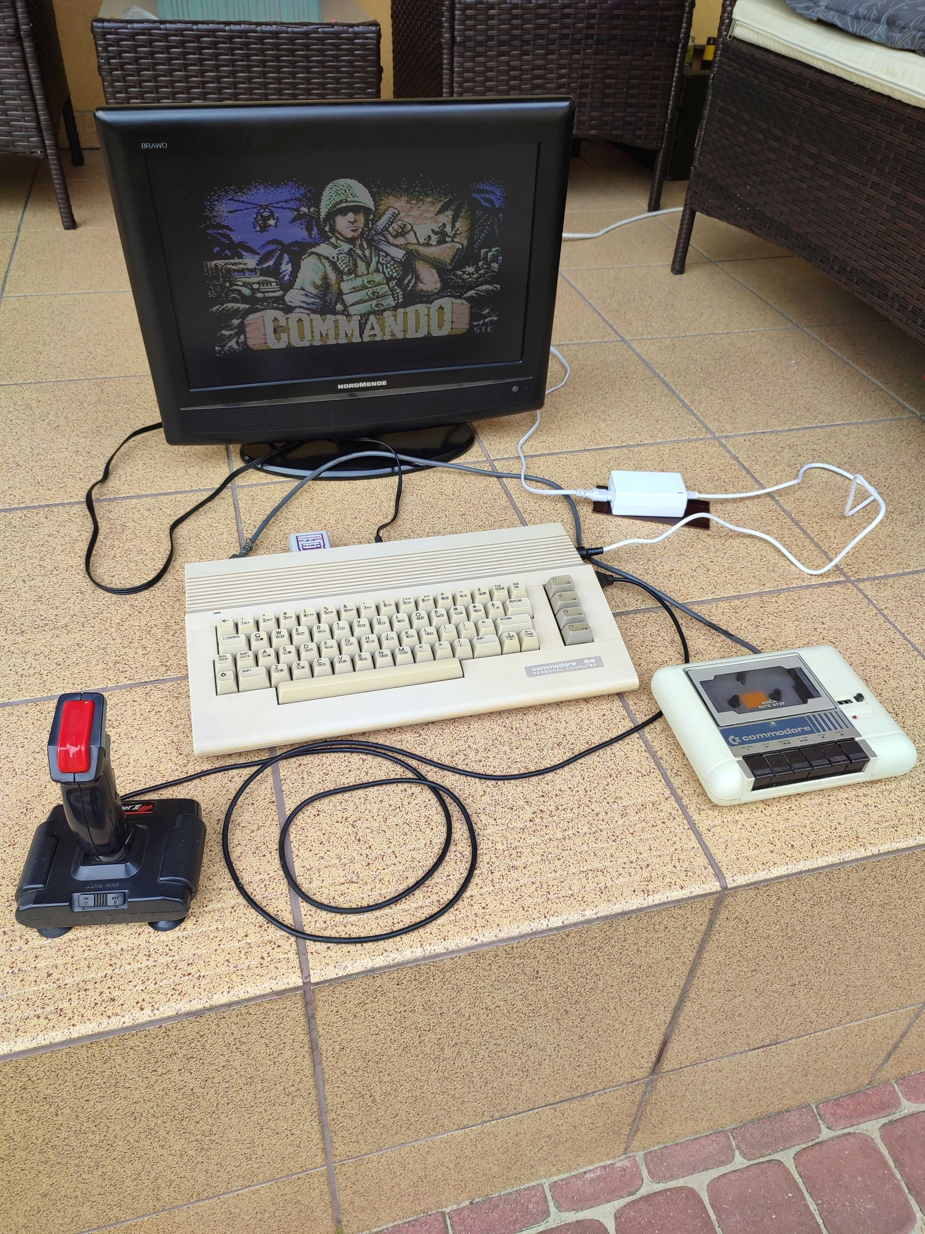 Commodore C64 pełny zestaw gry kartridż tapecart joystick magnetofon