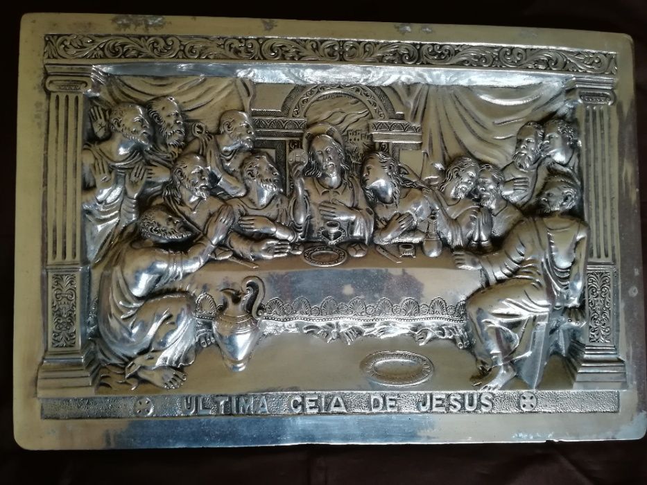 Placa antiga de estanho em relevo "Última Ceia de Jesus"
