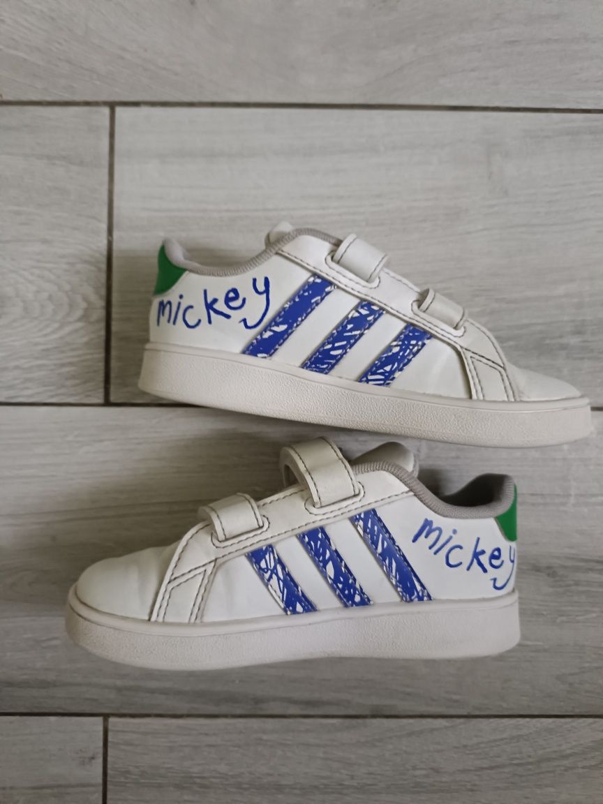 Białe buty Adidas 27 Myszka Mickey sneakersy na rzep chłopięce