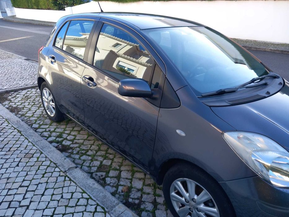Toyota Yaris 1.4 D-4D caixa automática