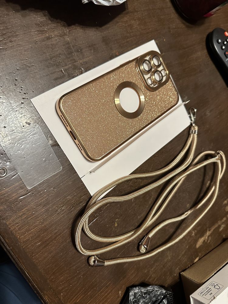 Iphone 14 pro max pokrowiec smycz