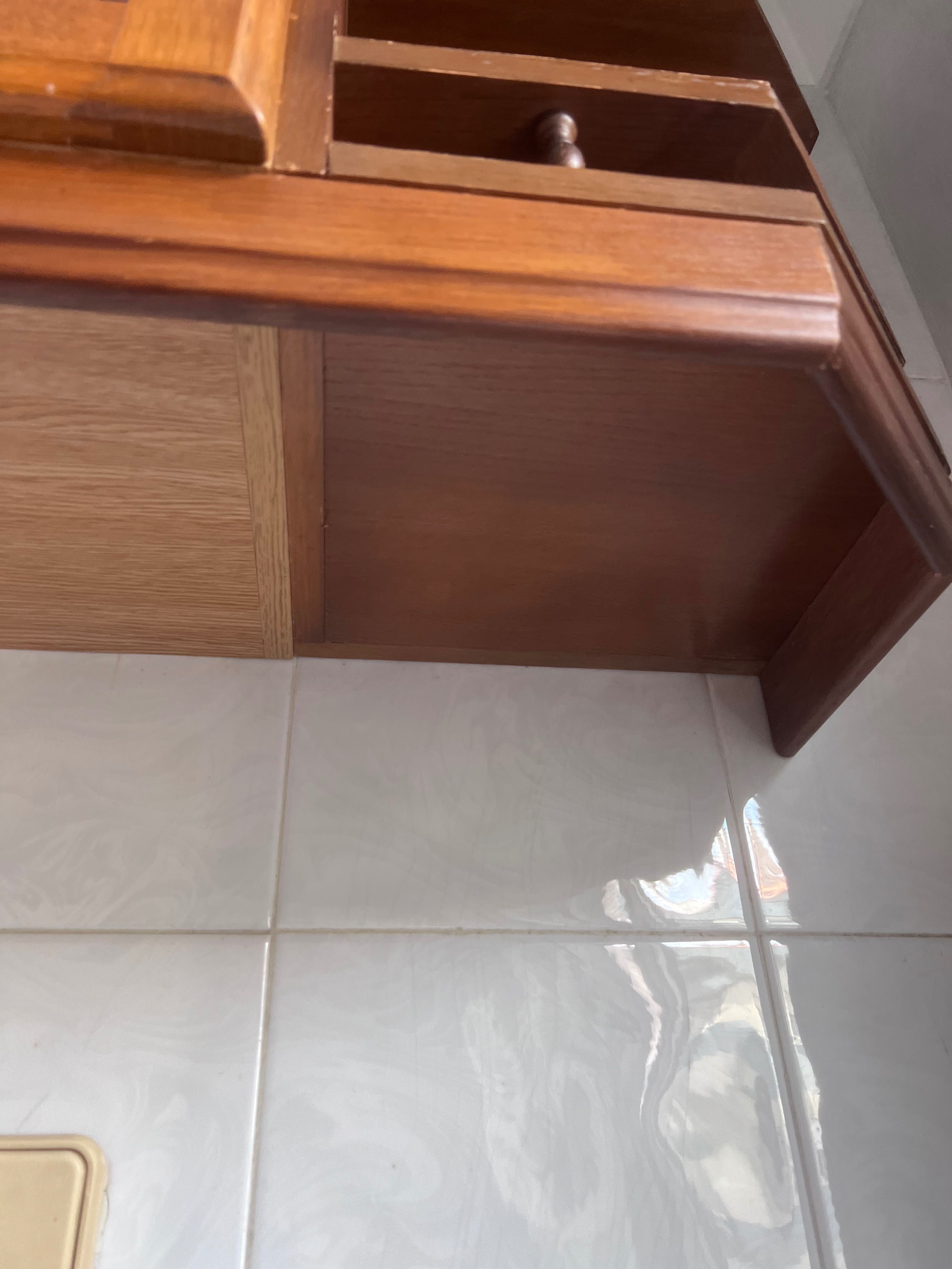 Vendo cozinha com armários superior e inferiores e pedra bancada