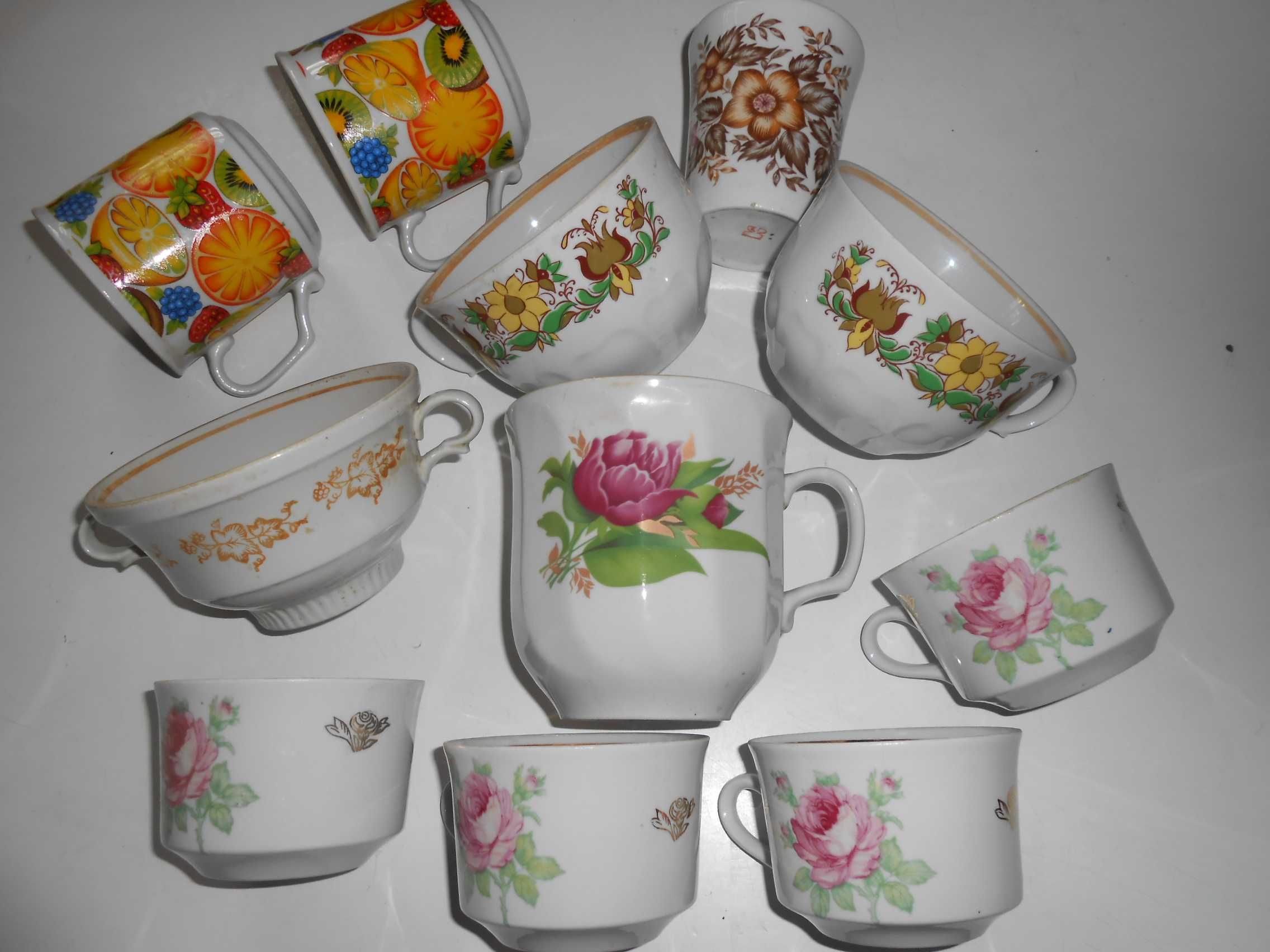 Посуда фарфоровая /чайник /чашки /молочник времён СССР