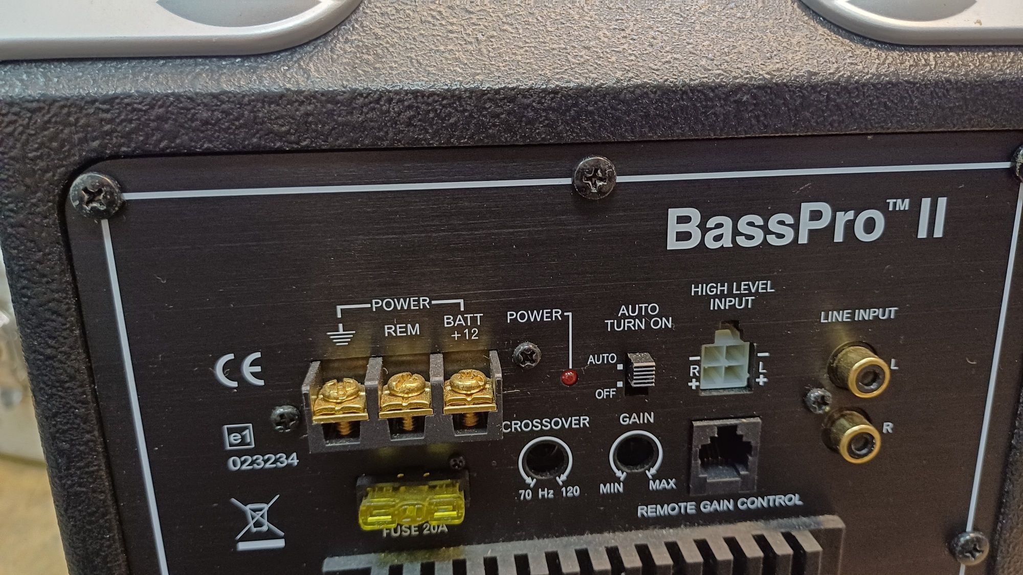 Sub-woofer para automóvel JBL Bass Pro II