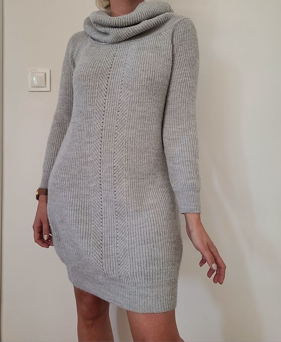 Szara sweterkowa sukienka z golfem długi sweter Miss Selfridge