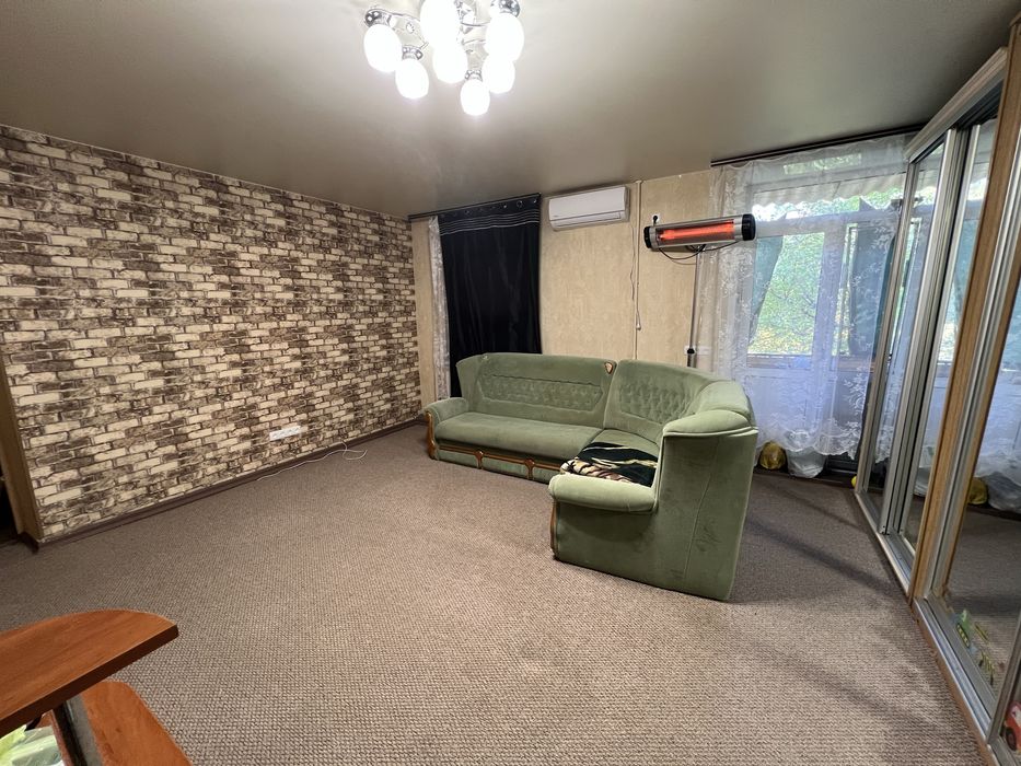 Сдам 3-и комнаты в 5-и комнатной квартире.