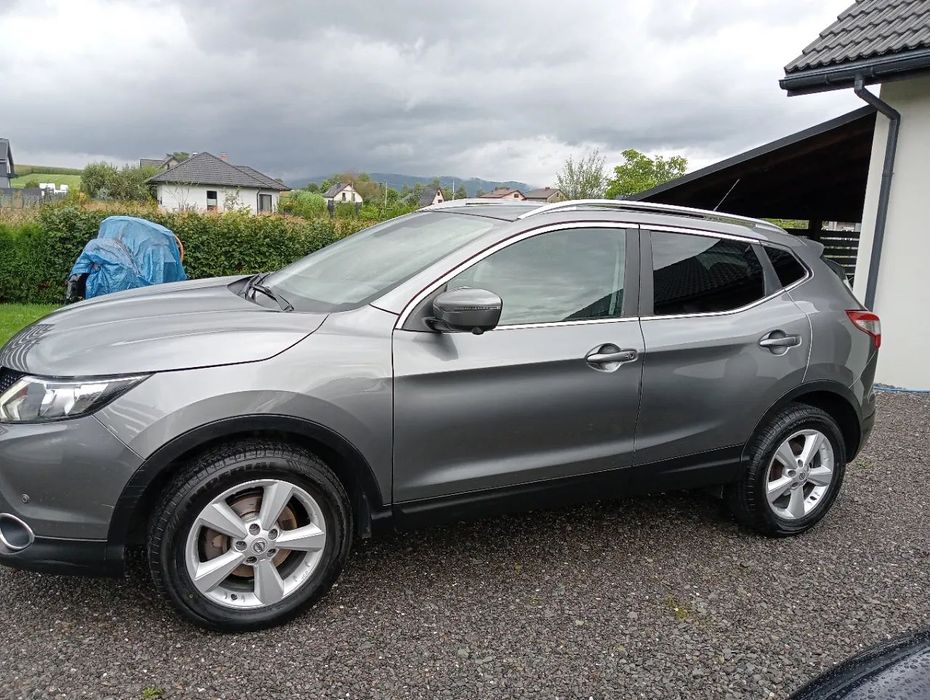 Nissan Qashqai Sprzedam auto bardzo komfortowe , garażowane w dobrym stanie .