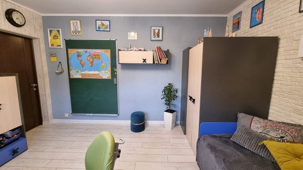 Дитяча кімната. Шафа. Комод.