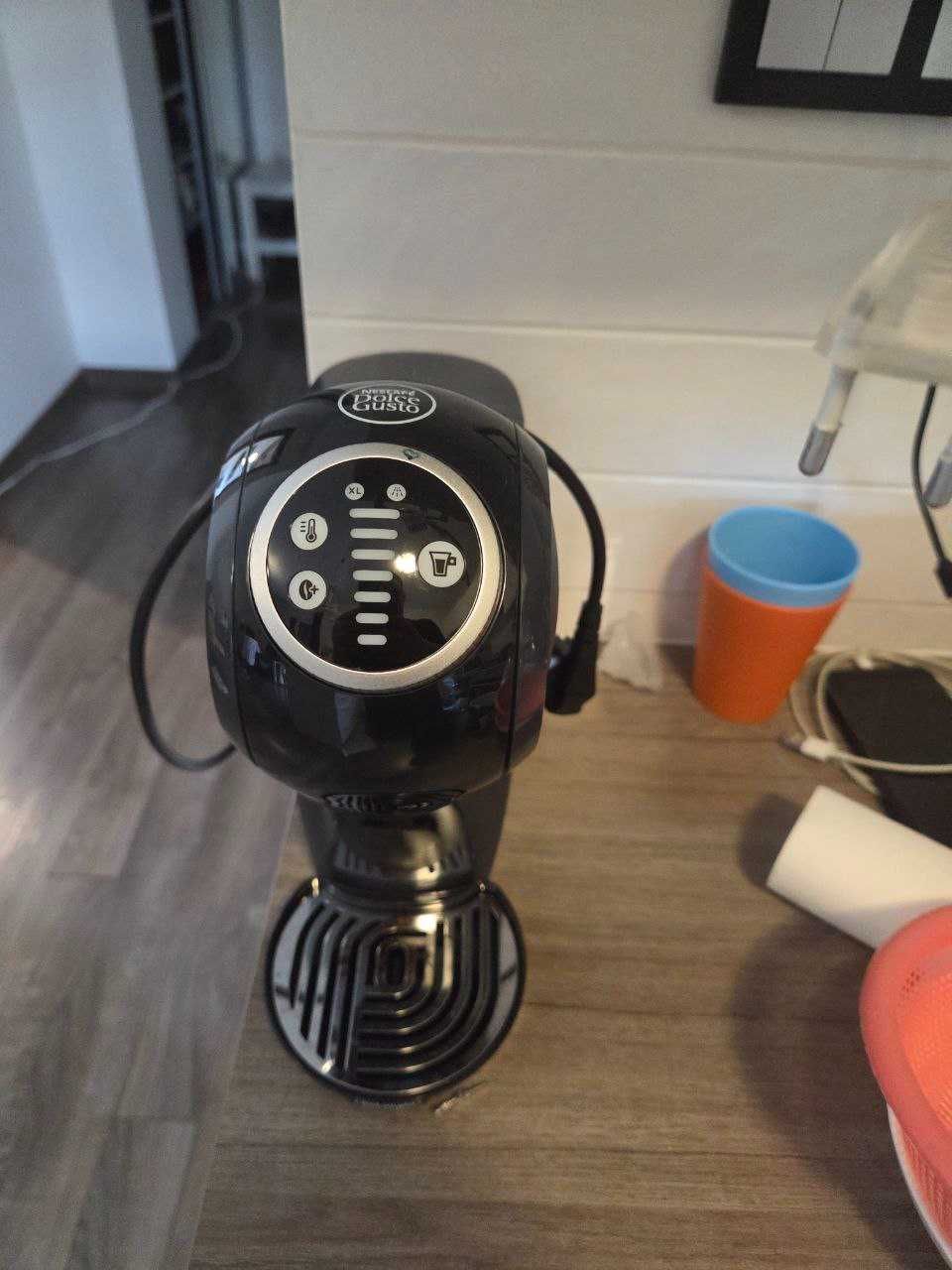 Ekspres na kapsułki DE LONGHI Dolce Gusto EDG315.CGY Genio Plus