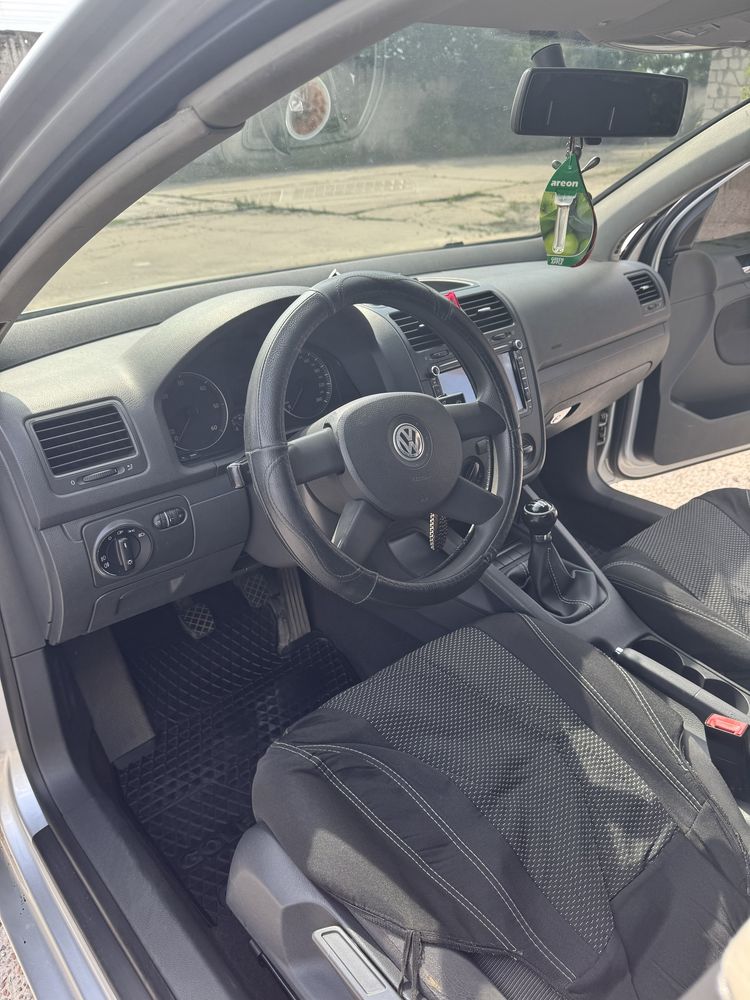 Voskswagen golf 5 в гарному технічному стані
