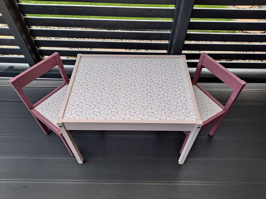 Stolik dziecięcy plus 2 krzesełka