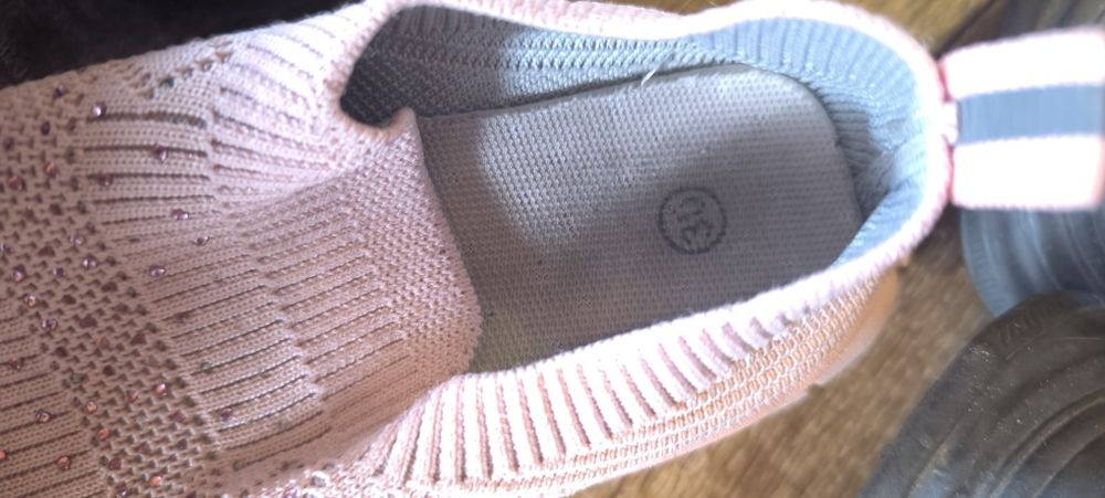 Отдам детскую обувь